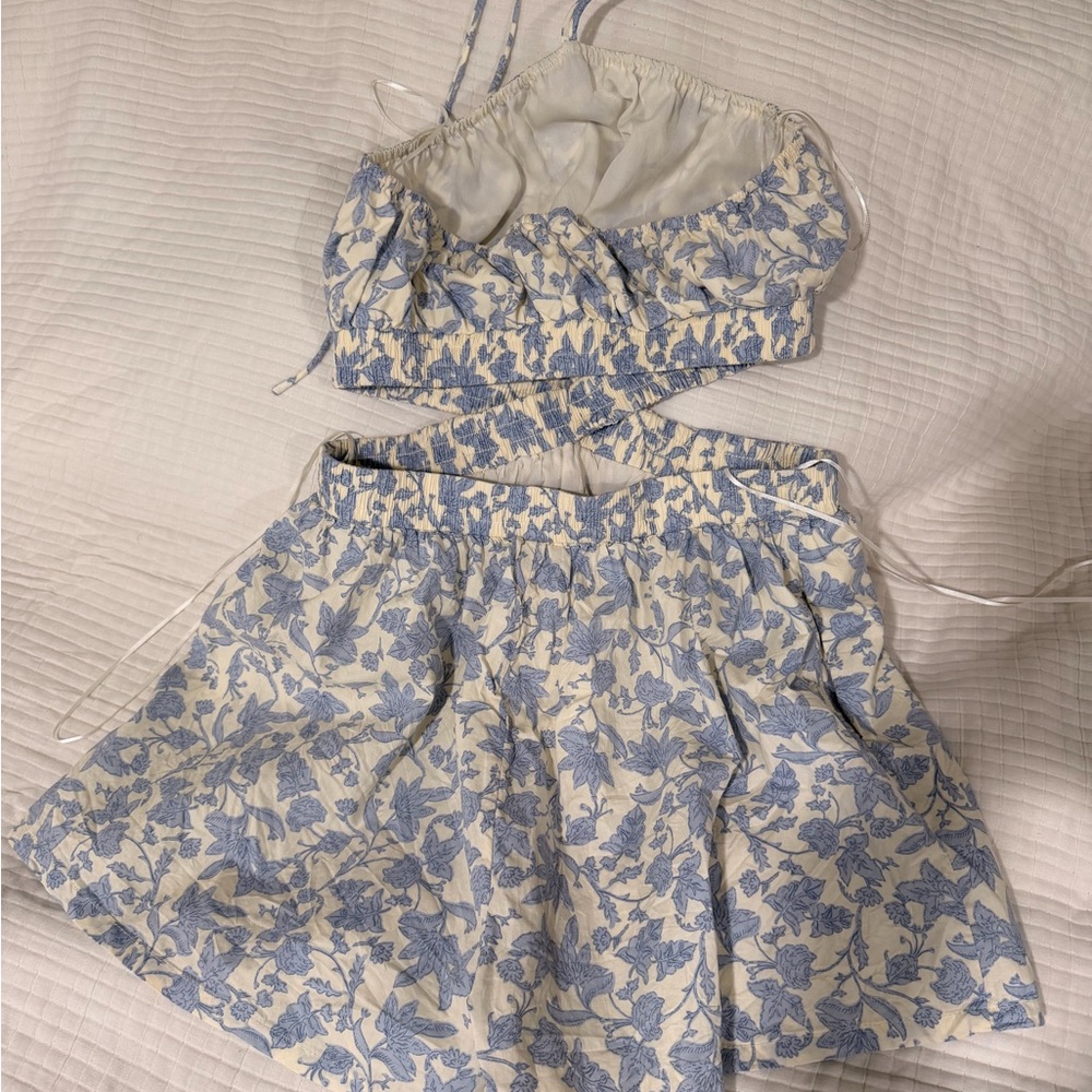 MARBLE Blue and Cream Floral Halter Romper - Picture 6 of 9